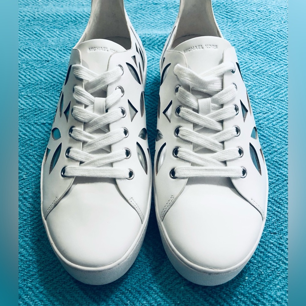 MICHAEL KORS white sneakers with silver inlays. Gorgeous! New. NWOB size… - Picture 4 of 13